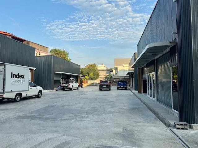 ให้เช่าโกดังพร้อมออฟฟิศ 100 ตรม. และ 136 ตรว. ย่านลาดพร้าว 94 ศรีวรา ทาวน์อินทาวน์ เหมาะทำธุรกิจ สต็อกสินค้า ออฟฟิศ คาเฟ่