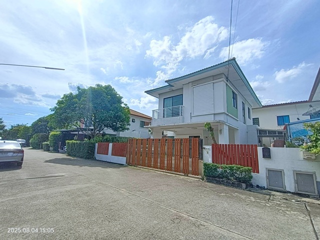 ไทวัสดุ ลำลูกกา 1.7 กม.ทำเลดี ติดถนนใหญ่ บ้านฟ้าปิยรมย์  ให้เช่าบ้านเดี่ยว 2 ชั้น หาของกินง่าย ตลาดใหญ่ลำลูกกา 1.2 กม ถ. เลียบด่วนลำลูกกา