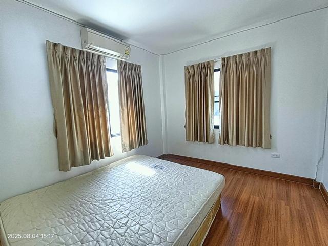 ไทวัสดุ ลำลูกกา 1.7 กม.ทำเลดี ติดถนนใหญ่ บ้านฟ้าปิยรมย์  ให้เช่าบ้านเดี่ยว 2 ชั้น หาของกินง่าย ตลาดใหญ่ลำลูกกา 1.2 กม ถ. เลียบด่วนลำลูกกา