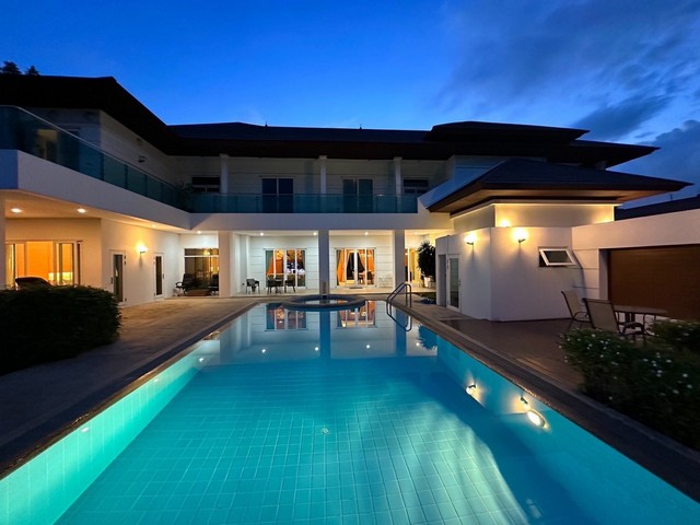 ขาย/ให้เช่า คฤหาสน์ สไตล์โมเดิร์น เนื้อที่  1 ไร่ครึ่ง  พื้นที่ใช้สอย 1,369 ตร.ม ตกแต่งสวยงาม พร้อมสระว่ายน้ำส่วนตัว 