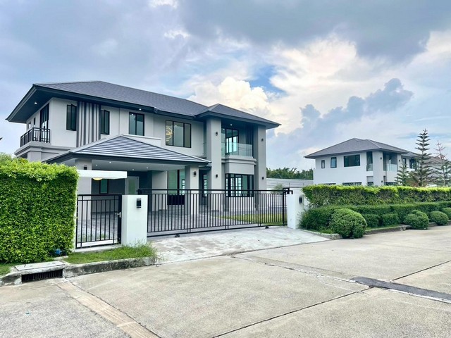 ขายบ้านเดี่ยว 2 ชั้น หมู่บ้าน ณุศาศิริ ซิตี้ พระราม 2 ต.บางน้ำจืด จ.สมุทรสาคร เนื้อที่  230.7 ตรว พร้อมสระว่ายน้ำส่วนตัว 