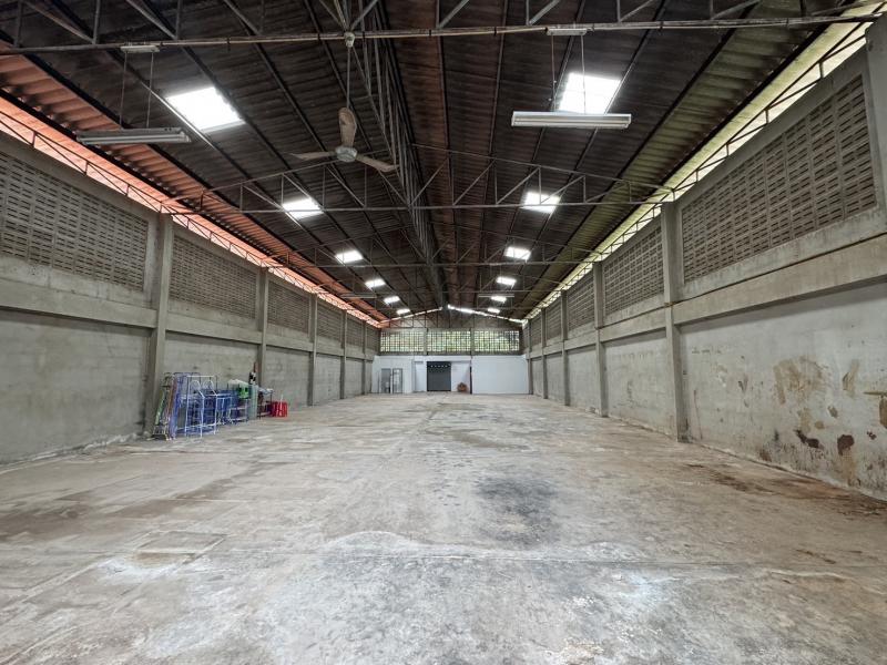 เช่าโกดัง 600 ตารางเมตร หรือ 150 ตารางเมตร พร้อมใช้งานในตัวเมืองราชบุรี  จังหวัดราชบุรี