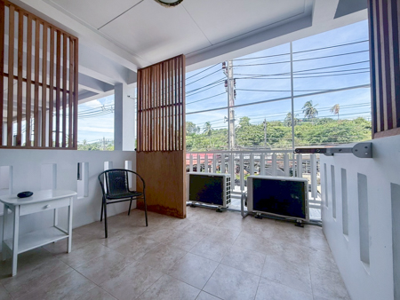 ที่พักระยะยาว สตูดิโอครบครัน ย่าน Fishermans Village คุ้มค่า สตูดิโอพร้อมเฟอร์ ใกล้หาดและร้านอาหาร บ่อผุด เกาะสมุย อพาร์ทเม้นท์ให้เช่า