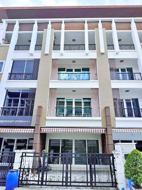 พระจอมเกล้าธนบุรี 2.9 กม.ตลาดพระประแดง 600 ม.4 นอน บิ๊กซี สุขสวัสดิ์ 150 ม. ซ. สุขสวัสดิ์ 56-64 ให้เช่าโฮมออฟฟิศ 4 ชั้น  280 ตร.ม.  4 น้ำ 