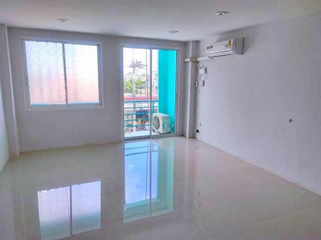 สวนหลวง กระทุ่มแบน พุทธสาคร ให้เช่า-ขายอาคารพาณิชย์ 3 ชั้นครึ่ง17 ตร.วา. 220 ตร.ม 2-3นอน