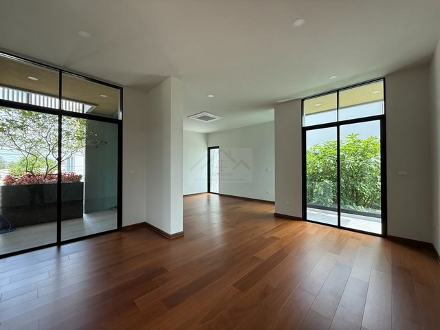 ขายบ้านเดี่ยวสุดหรูหรา 3 ชั้นหลังใหญ่ ใจกลางราชพฤกษ์ 102 ตรว  โครงการ The Master ราชพฤกษ์-สะพานมหาเจษฎาบดินทร์ฯ พร้อมลิฟต์ส่วนตัว