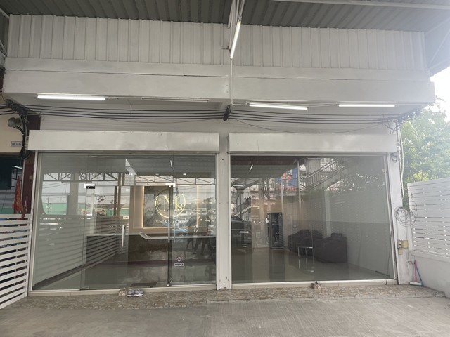 ขายอาคารพาณิชย์ 2 คูหา 3 ชั้นครึ่ง  ตำบลบางบัวทอง อำเภอบางบัวทอง นนทบุรี