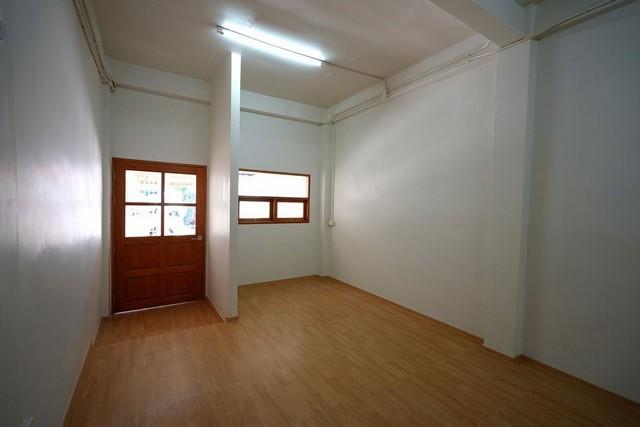 ขายตึกแถว 4 ชั้น 13 ตร.ว. สไตล์มินิมอล ย่านวงเวียนใหญ่ เจริญรัถ ใกล้ BTS วงเวียนใหญ่