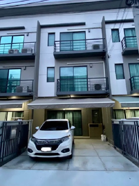 เช่าทาวน์โฮม 3 ชั้น 19ตร.วา. 229ตร.ม. พิบูลย์สงคราม 2 900 ม. บ้านกลางเมืองราชพฤกษ์-พระราม5 MRT แยกติวานนท์ 2.9 กม. 