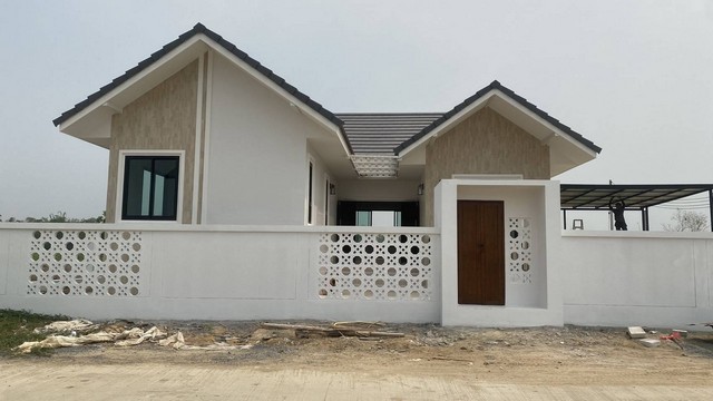 บ้านสร้างใหม่ยกสูง ทำเลดี เงียบสงบ โซนสันกำแพง      