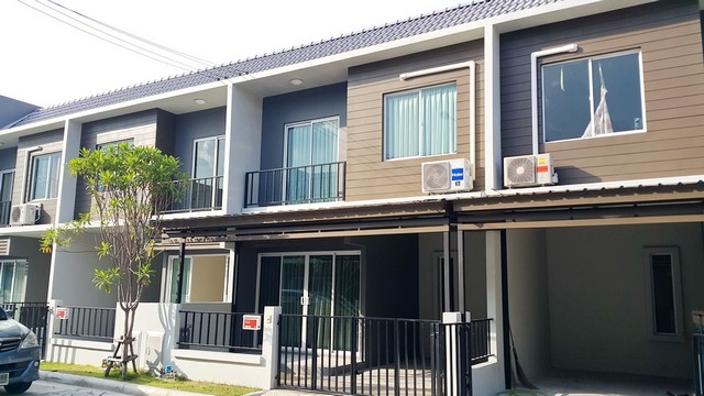 ให้เช่าทาวน์โฮม 3 นอน The Color บางนา-วงแหวน ใกล้เมกาบางนา รับนายหน้า