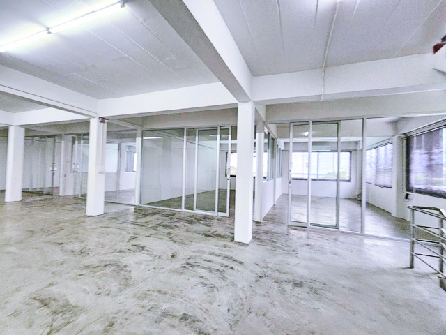 MRT สวนหลวง ร.9 4.7กมให้เช่าอาคารพาณิชย์ 3ชั้น 2หลัง 900 ตรม..ถ.เฉลิมพระเกียรติ ร.9 28-32