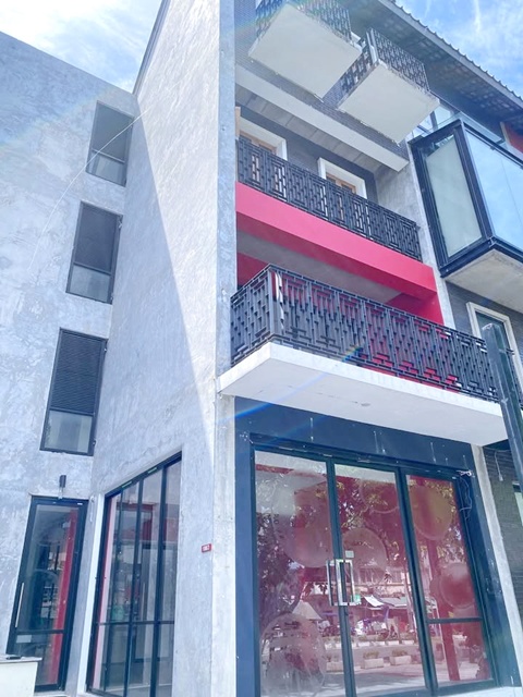 BTSสนามกีฬาแห่งชาติ 900 ม.แยกบรรทัดทอง-จุฬาฯ  แอมพาร์ค สามย่าน 150 ม. 5 นอน 3 น้ำ ให้เช่าอาคารพาณิชย์ 4 ชั้น 18 ตร.วา. 300 ตร.ม. 