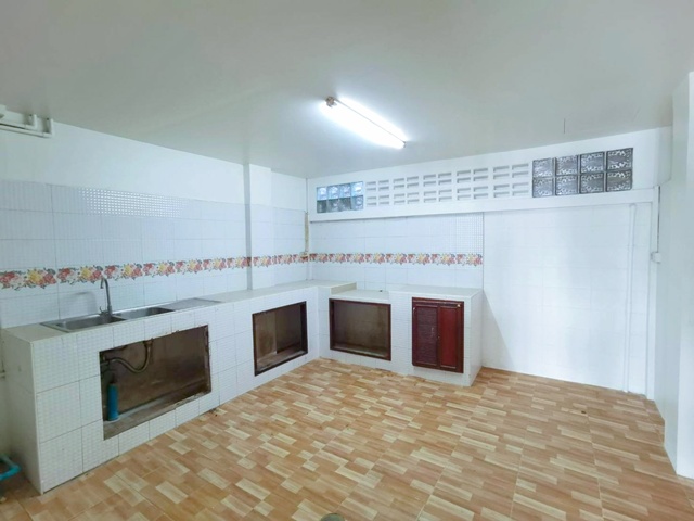 วัดคงคา MRT บางพลู 3.2 กม.รพ.บางใหญ่ 1.2 กม.ให้เช่าอาคารพาณิชย์  3.5 ชั้น 18 ตร.วา. 228 ตร.ม. 3 น้ำ ตลาดน้ำบางคูเวียง 2.1 กม.  3 นอน