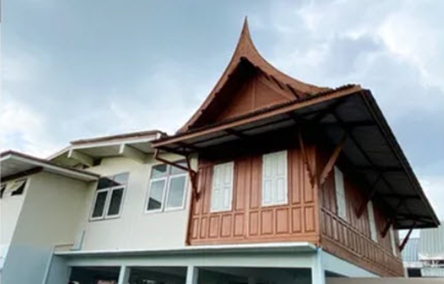 ให้เช่าบ้านเดี่ยว 2 ชั้น 50ตร.ว MRT สัมมากร 1กม.รร.นานาชาติฮีทฟิลด์ 1กม.165ตร.ม.รร.เตรียมอุดมศึกษาน้อม 500ม.  3นอน 2 น้ำ