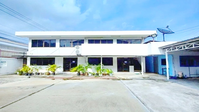 เฉลิมพระเกียรติ ร. 9 พัฒนาการ MRT สวนหลวง ร.9 2.4 กม.ให้เช่าโกดัง ที่ดิน 1ไร่ 1งาน สำนักงาน 2 ชั้น 1,300 ตร.ม. พาราไดซ์ พาร์ค 2.9 กม.