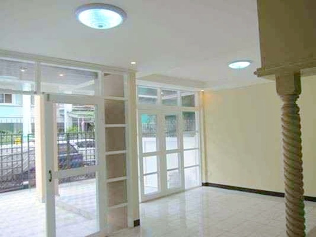 MRT มัยลาภ 1.3 กม. 6 นอน รามอินทรา 30-36 รร.นานาชาติกีรพัฒน์ 350 ม. ให้เช่าทาวน์โฮม 3 ชั้น เดอะวอล์ค เกษตร-นวมินทร์ 1.7 กม.