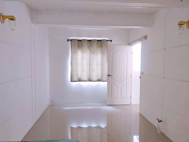 อิมแพ็ค อารีน่า 1.5กม. เมืองทองธานี MRT แจ้งวัฒนะปากเกร็ด 2.2กม. วิวตึกสูง ให้เช่าทาวน์โฮมสไตร์ยุโรป 3 ชั้น