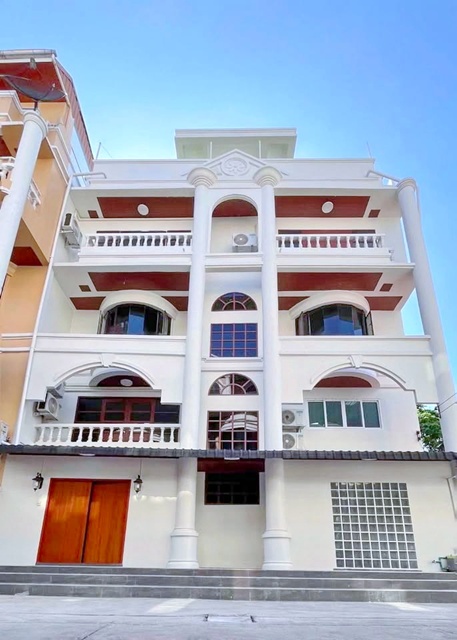 ใจกลางทองหล่อ BTSพร้อมพงษ์ 1.5 กม. 5 นอน ให้เช่าบ้านสไตล์โมเดิร์น 5 ชั้นหลังใหญ่หรู จัดเต็มเฟอร์ โปร่ง โล่ง สงบโฮมออฟฟิศ