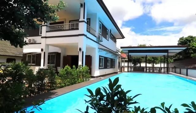 ขายด่วนพร้อมผู้เช่า 8.5 ล้าน #โซนแม่ริม 205 ตรว. บ้านพูลวิลล่าหลังใหญ่ 2 ชั้น มีบ้าน 2 หลัง #เฟอร์นิเจอร์ครบ เนื้อที่กว้างขวาง