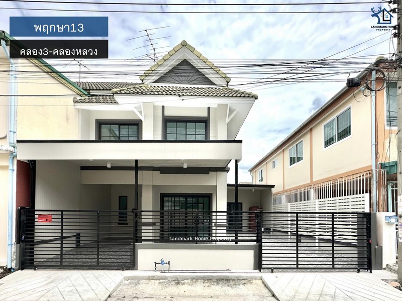 IN-031 พฤกษา13 (แฝดพลัส) คลอง3 คลองหลวง** บ้านแฝดรีโนเวทใหม่ทั้งหลัง ** ใกล้ฟิวเจอร์พาร์ครังสิต เพียง 5 นาทีโครงการ  : #พฤกษา13ทำเล : #คลอง3 #คลองหลวงพื้นที่ : 35  ตร.วฟังก์ชั่น : 3 นอน 2 น้ำ  1 ครัว  1 จอด เพียง : 2.69 ล้านบาททิศ :  ตะวันตก**สถานที่ใกล้เคียง*** ใกล้ห้างสรรพสินค้าฟิวเจอร์พาร์ครังสิต เพียง 5 นาที * ใกล้มอเตอร์เวย์ เพียง 10 นาที* ใกล้สนามบินดอนเมือง เพียง 20 นาที* ใกล้ สถานีรถไฟฟ้าสายส