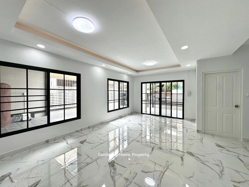 IN-031 ขายบ้านแฝดพลัส 2 ชั้น รีโนเวทใหม่ทั้งหลัง ใกล้มอเตอร์เวย์ มบ.พฤกษา13 คลอง3 คลองหลวง