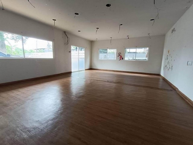 ให้เช่าอาคาร 1 ชั้น 200 ตร.ว. ย่านเลียบทางด่วน-รามอินทรา ใกล้ Central Eastville