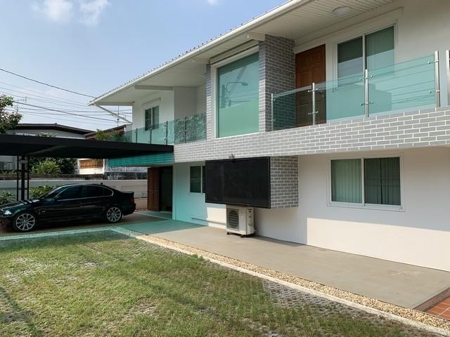 ให้เช่าบ้าน 2ชั้น ซอยเสนานิคม1 พื้นที่ใช้สอย 450 ตรม.3 ห้องนอน 3 ห้องน้ำ จอดรถในบ้านได้ 4-5 คัน