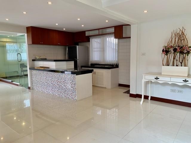 ให้เช่าบ้าน 2ชั้น ซอยเสนานิคม1 พื้นที่ใช้สอย 450 ตรม.3 ห้องนอน 3 ห้องน้ำ จอดรถในบ้านได้ 4-5 คัน