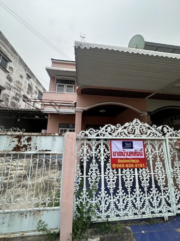 ขายบ้านทาวน์เฮ้าส์ 2 ชั้น แก้ววิลล่า 2 ซ.ลาดพร้าววังหิน 68 ลาดพร้าว เนื้อที่ 40 ตรว.