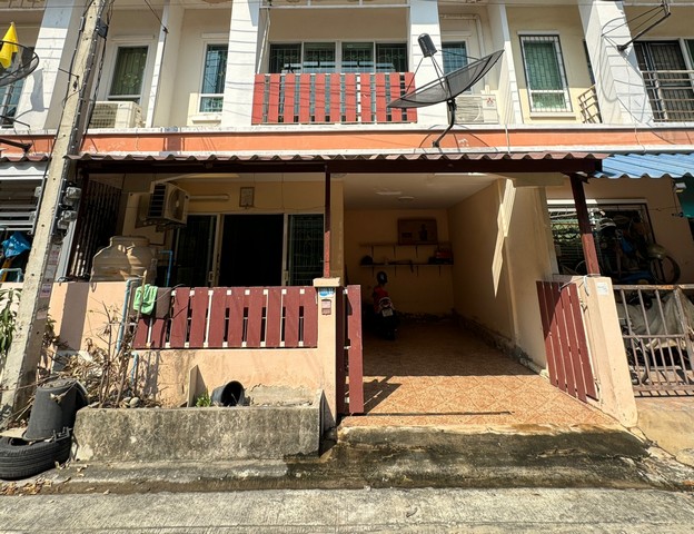 ขายทาวน์เฮ้าส์หมู่บ้านณัฐยาซอย 3 ใกล้ตลาดสดกระทุ่มแบน