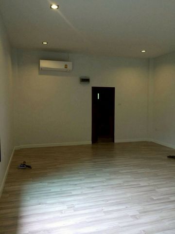 ขาย 12.9 ล้าน บ้าน 3 หลัง พร้อมที่ดิน 1 ไร่ 95 ตร.ว. บ้านหลังใหญ่ เนื้อที่กว้างขวาง บรรยากาศดี ร่มรื่น เดินทางสะดวก เข้าเมืองง่าย