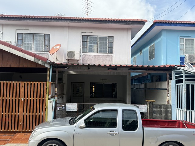 ขายด่วน บ้านแฝดราคาถูก  พระปิ่น 3 ขนาด 21.2.10 ตาราวา ต.บางแม่นาง อ.บางใหญ่ จ.นนทบุรี