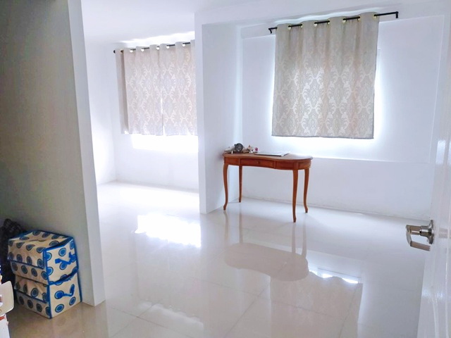 เมืองทองธานี MRT แจ้งวัฒนะปากเกร็ด 2.2กม. อิมแพ็ค อารีน่า 1.5กม.วิวตึกสูง ให้เช่าทาวน์โฮมสไตร์ยุโรป 3 ชั้น 