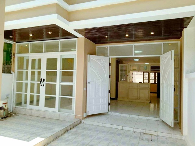 ให้เช่าทาวน์โฮม 3 ชั้น รามอินทรา 30-36 MRT มัยลาภ 1.3 กม. 6 นอน รร.นานาชาติกีรพัฒน์ 350 ม.เดอะวอล์ค เกษตร-นวมินทร์ 1.7 กม. 