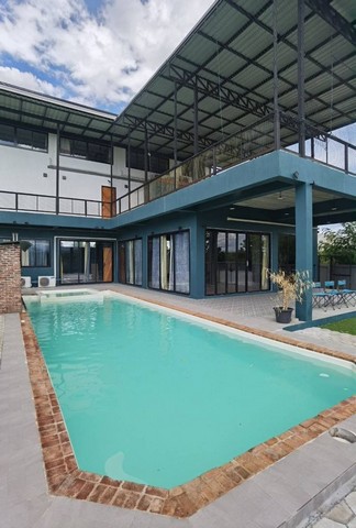 ลดกระหน่ำ พูลวิลล่า 2 ชั้น พร้อมเข้าอยู่ น้ำบ่อหลวง สันป่าตอง 