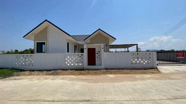 บ้านสร้างใหม่ยกพื้น ทำเลดี บรรยากาศสงบ โซนสันกำแพง 