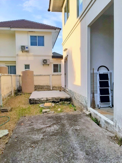 ตลาดมีนบุรี 1 2.4 กม. 2 น้ำ ให้เช่าบ้านเดี่ยว 2 ชั้น วิวสวน ฟอร์ครบ  ม.เกษมบัณฑิต ร่มเกล้า 1.7 กม. 3 นอน ถ.รามคำแหง ร่มเกล้า แยก-ลาดบัวขาว