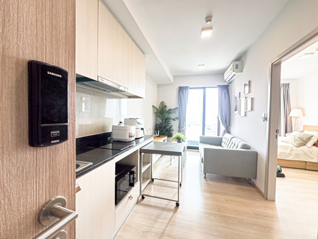  ขายพร้อมผู้เช่า Unio H Tiwanon ยูนิโอ เอช ติวานนท์ชั้น 23 วิวเมือง ติด MRT แยกติวานนท์  ราคาขาย 3 ล (เฟอร์นิเจอร์ครบ พร้อมเข้าอยู่ทันที!) จุดเด่นสุดคุ้ม:  ชั้นสูง วิวโล่ง ไม่โดนบัง ลมดี  ห้องใหม่ สะอาด เฟอร์นิเจอร์ + เครื่องใช้ไฟฟ้าครบ  แอร์ 2 ตัว | ตู้เย็น | ไมโครเวฟ |  เดินเพียง 1 นาทีถึง MRT แยกติวานนท์  ใกล้แหล่งของกิน คาเฟ่ ห้าง และทางด่วน พื้นที่ใช้สอย 32.52 ตร.ม.  1 ห้องนอน | 1 ห้องน้ำ  ครั