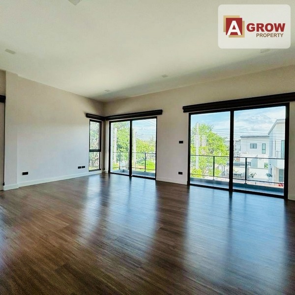 หมู่บ้านเวนิว ไอดี มอเตอร์เวย์-พระราม 9 บ้านสวย หลังมุม ตกแต่งครบ พร้อมเข้าอยู่