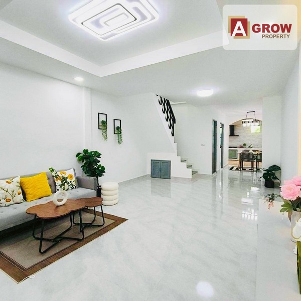 หมู่บ้านเสนาวิลล่า 3 คู้บอน27 หลังบ้านไม่ชนใคร รีโนเวททั้งหลัง พร้อมเข้าอยู่