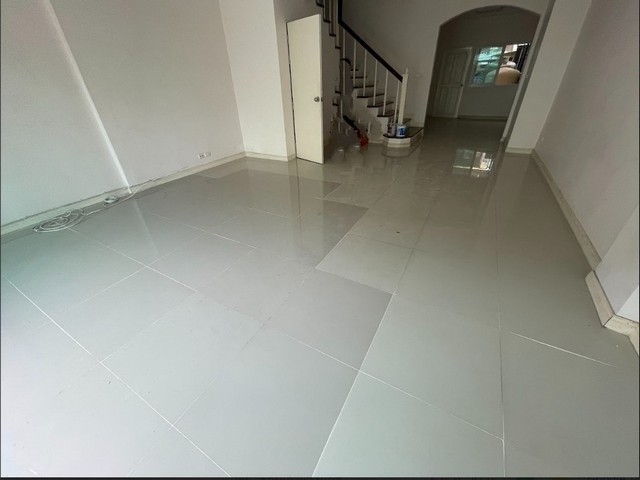 ให้เช่า ทาวน์โฮม 3ชั้นใกล้รถไฟฟ้าสถานีลาดพร้าว 101หมู่บ้านสราญพฤกษ์ ลาดพร้าว130 รามคำแหง81 ใกล้เดอะมอลลบางกะปิ แม็คโคร โลตัสบางกะปิ  