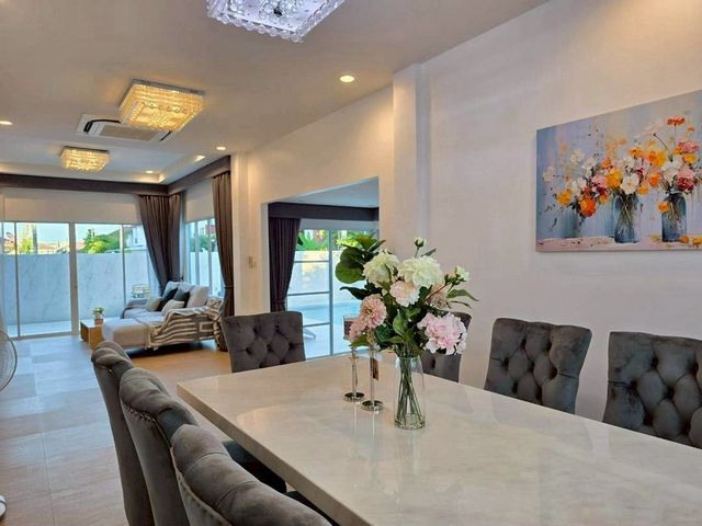 ให้เช่า 75,000 บาท/เดือน ขาย 9.8 ล้าน #โซนแม่เหียะ บ้านเดี่ยว 2 ชั้น พร้อมสระว่ายน้ำส่วนตัว #เฟอร์นิเจอร์ครบ #หิ้วกระเป๋าพร้อมเข้าอยู่ได้เลย