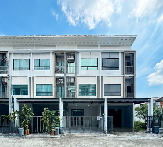 ขายทาวน์โฮม 3ชั้น พาทิโอ วัชรพล-รามอินทรา 19.3 ตร.ว สไตล์ Modern Iconic บ้านเทียบมือหนึ่ง ต่อเติมเต็มพื้นที่ เดินทางสะดวก 