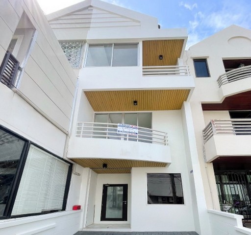 ทาวน์อินทาวน์ ลาดพร้าว94  ทาวน์เฮ้าส์มือสองกรุงเทพฯ