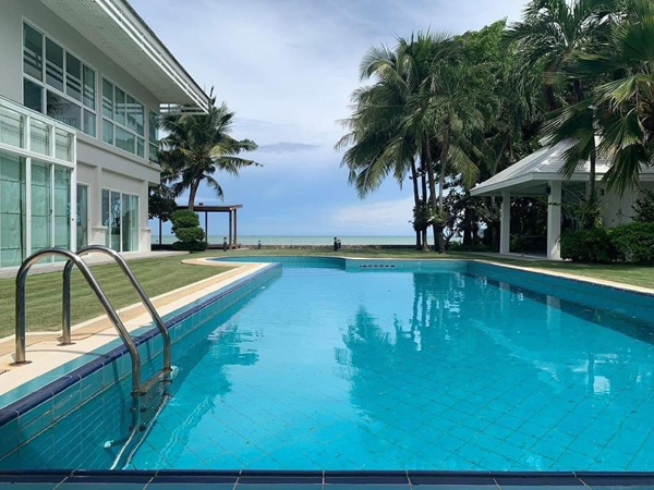 ขายบ้านตากอากาศพูลวิลล่าหรู 2ชั้นเนื้อที่ 1 ไร่ มี 2 หลัง 5ห้องนอน 7ห้องน้ำ ชายหาดส่วนตัวทะเลชะอำ หาดปีกเตียน ราคาขาย 75 ล้านบาท