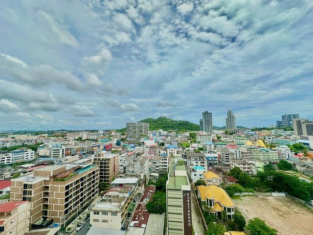 TEL:088-559 5199 คุณเอLine:https://line.me/ti/p/C0eGe0whLXศรีราชา เพลส คอนโด ให้เช่า ราคาถูก สุดคุ้ม ใจกลางเมือง หลังห้างโรบินสัน ราคาเช่า 7,000 บาท/ต่อเดือน สํญญารายปี มัดจำ 2 เดือน - ล่วงหน้า 1 เดือน เนื้อที่ขนาด 34.80 ตรม. ชั้น 15 วิวเมือง ห้องสตูดิโอ 1 ห้องน้ำ ตกแต่งพร้อมเฟอร์ และเครื่องใช้ไฟฟ้าสิ่งอำนวยความสะดวก : สระว่ายน้ำ ลิฟต์ ที่จอดรถ ฟิตเนสการรักษาความปลอดภัย 24 ชั่วสถานที่ใกล้เคียง :- ใกล้โรบิน