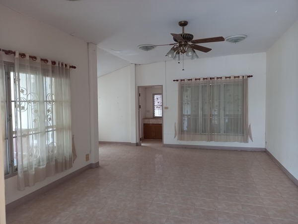 ขายบ้านชั้นเดียวพร้อมที่ดินโครงการสุรนารี 3 ขนาดพื้นที่ 120 ตารางวาพร้อมพื้นที่ดินเปล่าว่างอีก 1 แปลง