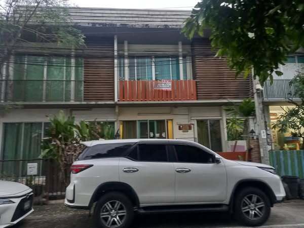 ขายทาว์นเฮาส์2 ชั้น 17.5 ตารางวา  โครงการหมู่บ้านแกรนด์ดิตี้ บ้านเลขที่889/96 ซอยเสรีไทย43