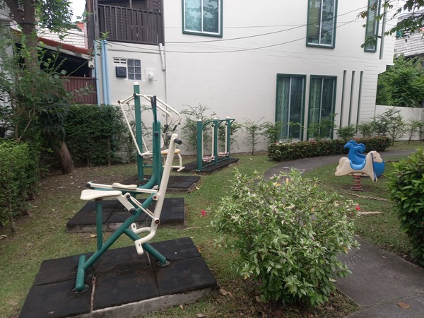 ขายทาว์นเฮาส์2 ชั้น 17.5 ตารางวา  โครงการหมู่บ้านแกรนด์ดิตี้ บ้านเลขที่889/96 ซอยเสรีไทย43